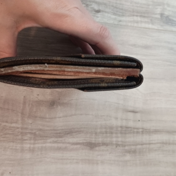 Louis Vuitton Monogram Elise Compact Wallet - Picture 3 of 10